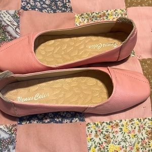 Pink flats size 6 brand new without tags